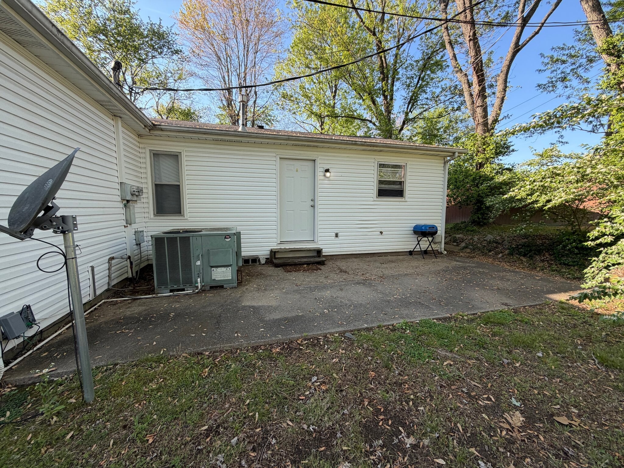 Building Photo - 1310 Davis Ave