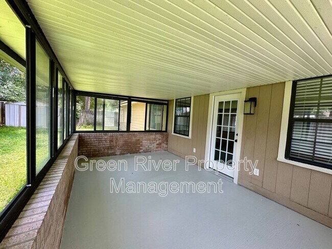Building Photo - 3288 Deerfield Pointe Dr