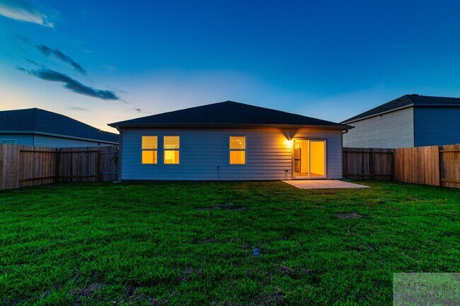 Building Photo - 4807 Highland Spgs Dr