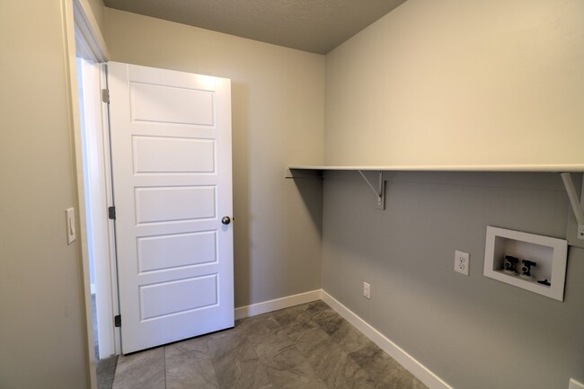 Building Photo - $200 Off First Month Rent! Stunning Lehi Home