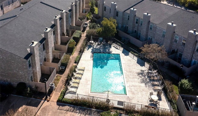 Building Photo - 2984 Holly Hall St