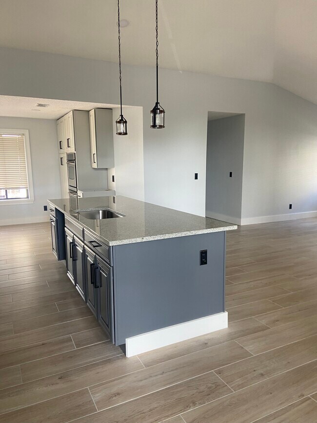 Building Photo - 1826 Shadyhill Ter