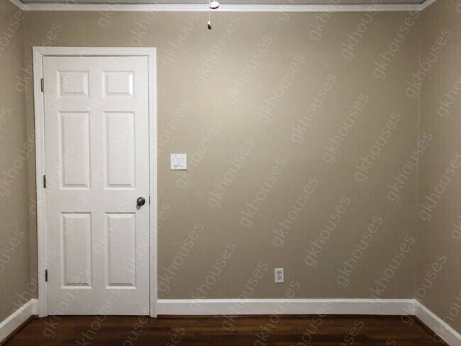 Building Photo - 2570 Northside Dr NW