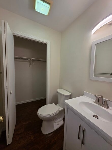 Building Photo - 8315 Countryside Ln