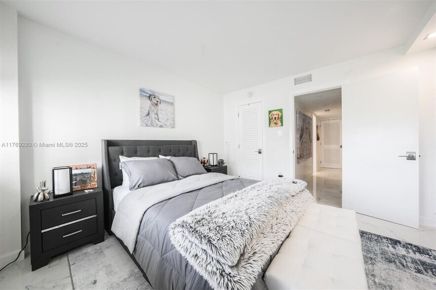 Building Photo - 18071 Biscayne Blvd