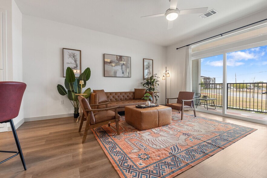 Building Photo - 1301 Leah Ave