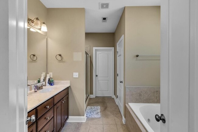 Building Photo - 223 Royal Tern Dr