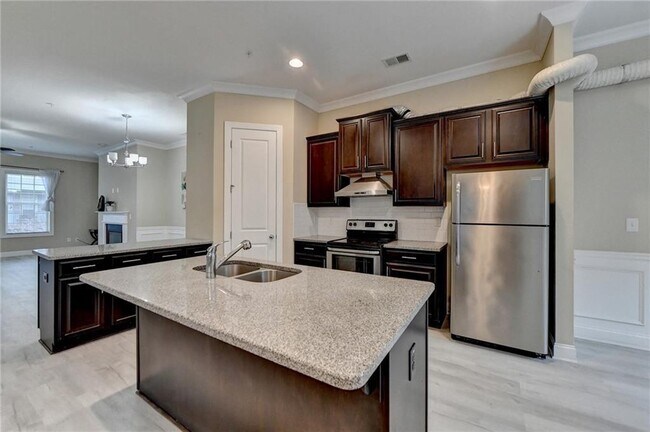 Building Photo - 2405 Tenor Ln