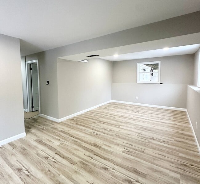 Building Photo - 76 Trottingham Ct