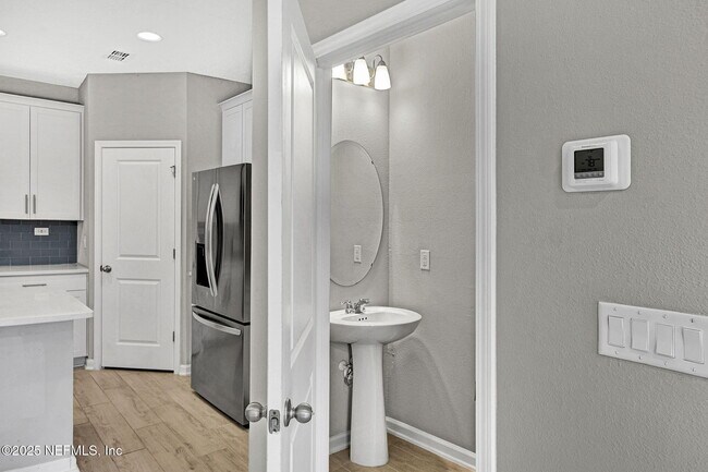 Building Photo - 469 Brandon Lks Dr