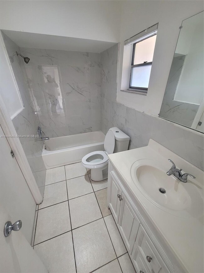 Building Photo - 1 bedroom in Aventura FL 33180