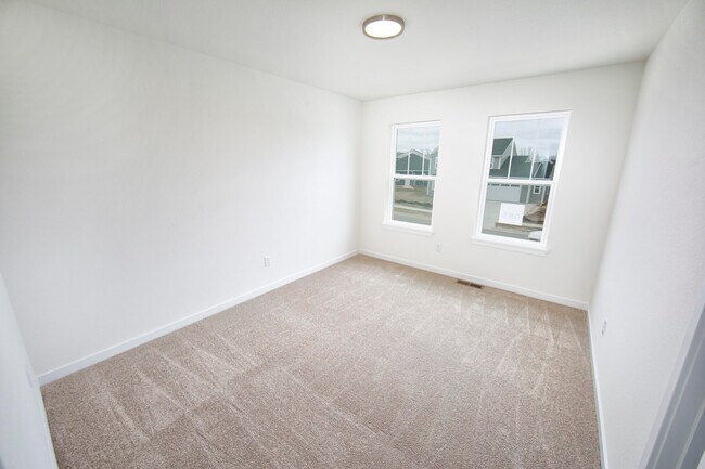 Building Photo - N116W7245 Oakmont Dr