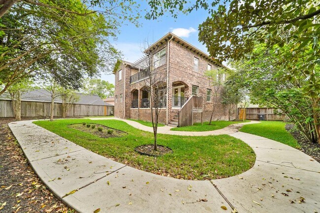 Building Photo - 9714 Braesmont Dr