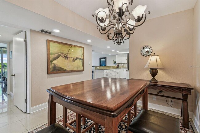 Building Photo - 7400 Sun Island Dr S