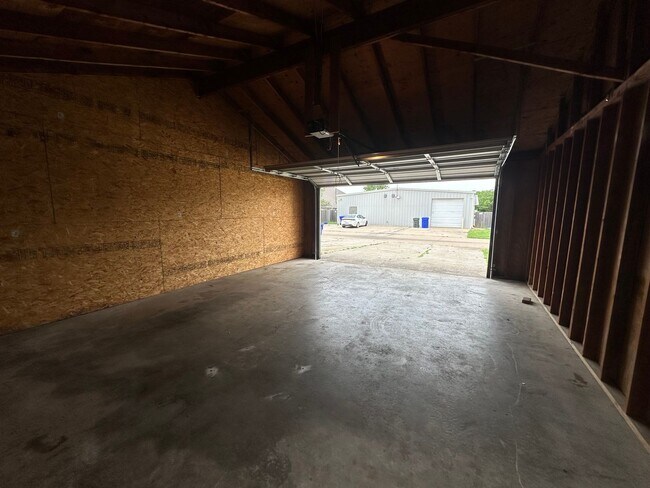 Building Photo - 1311 Eastgate Dr