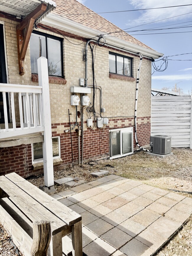 Building Photo - 316 S Dale Ct