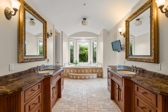 Building Photo - 3243 Calle De Debesa