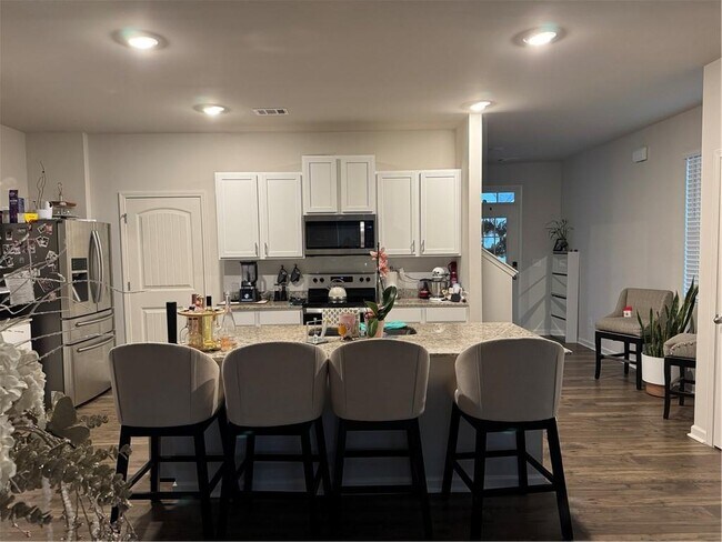 Building Photo - 166 Whitewood Dr