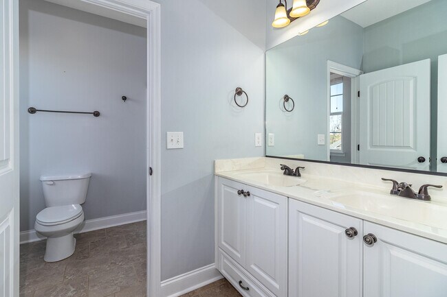 Building Photo - 4025-4025 Stowe Dr