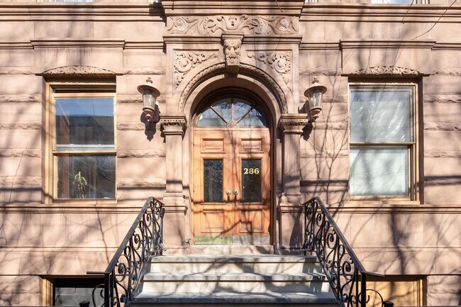 Primary Photo - 264 9th St