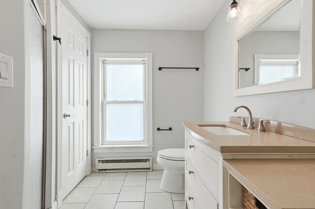 Building Photo - 116 Coburn St