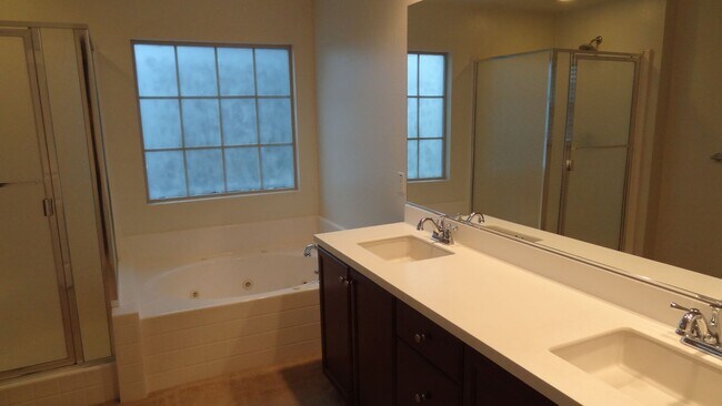Building Photo - Beautiful 3 Bedroom / 2.5 Bathroom Perris Home with a Dream Kitchen