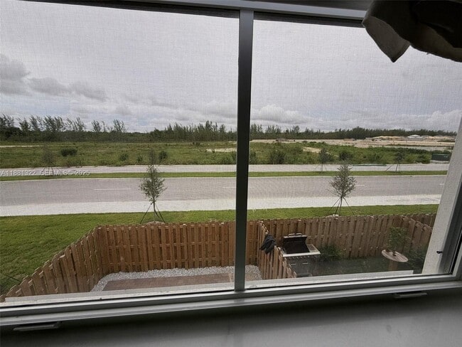 Building Photo - 2582 SE 29th St