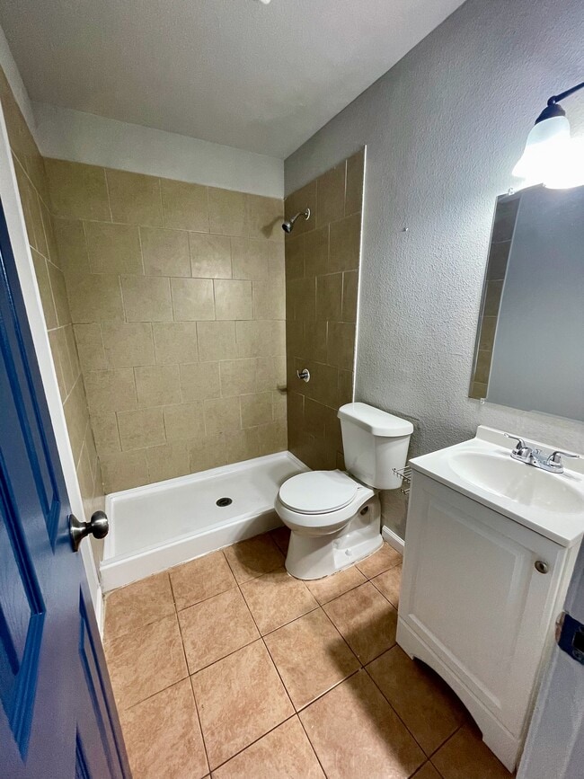 Building Photo - 9451 Hindi Dr