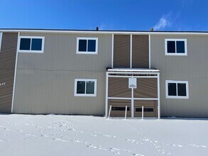 Building Photo - $1200 | 2BR/1BA | Cute Dog Friendly Townho...