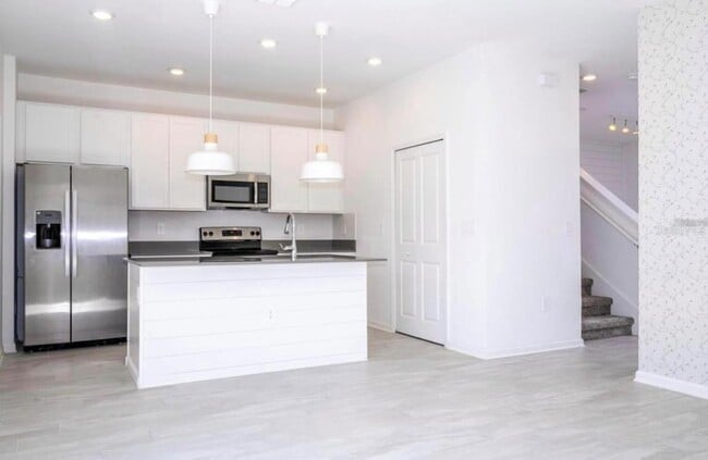 Building Photo - 13890 Title Wy