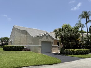 Building Photo - 225 N Lakeshore Dr