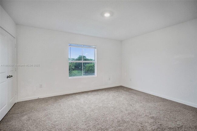 Building Photo - 376 NW 8th Ct