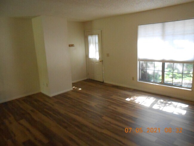 Building Photo - 418 Chukar Ct