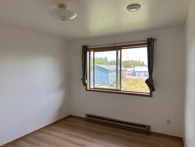 Building Photo - 895 Linda Ct