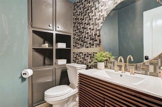 Building Photo - 8804 Mountain Ridge Dr