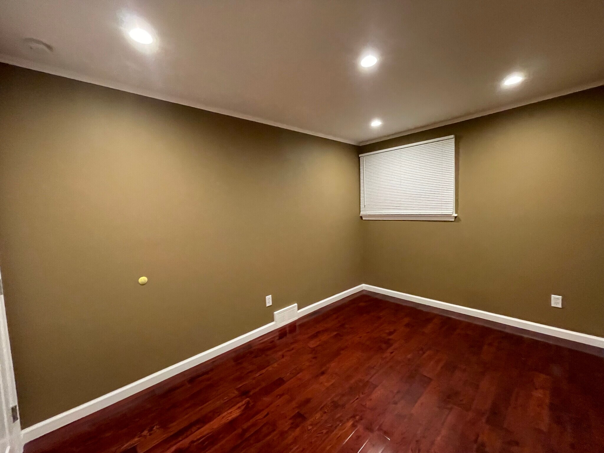 Building Photo - 2314 Strahle St