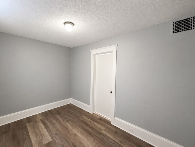 Building Photo - 3130 W 33rd St