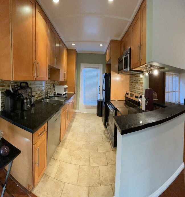 Building Photo - 5330 Zelzah Ave