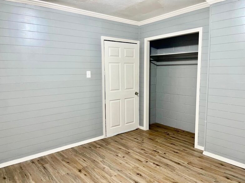 Room 1 - 704 S 25th St