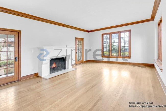 Building Photo - 3010 SE Lambert St