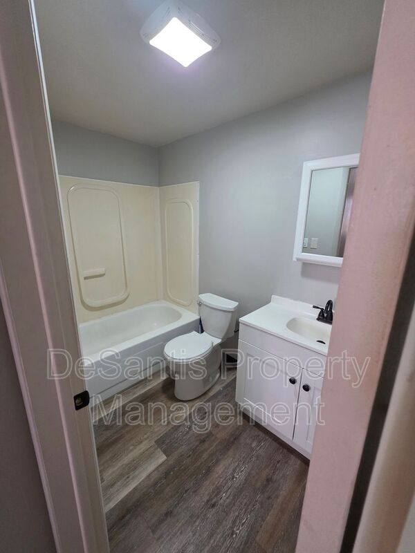 Building Photo - 404 Lunar Ln