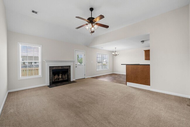 Building Photo - 3 Bedroom Home For Rent Near St. B Area!