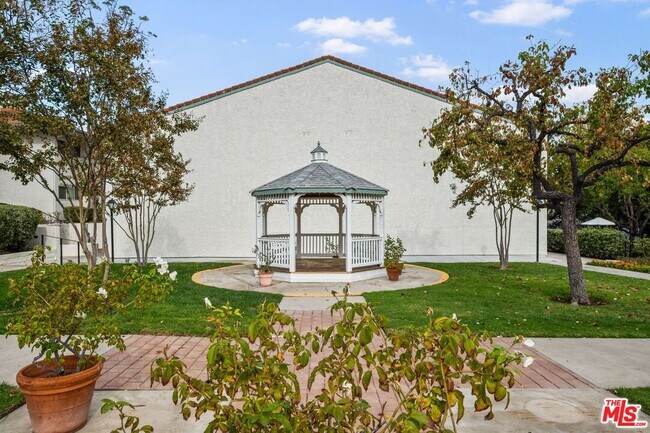 Building Photo - 4732 Park Granada