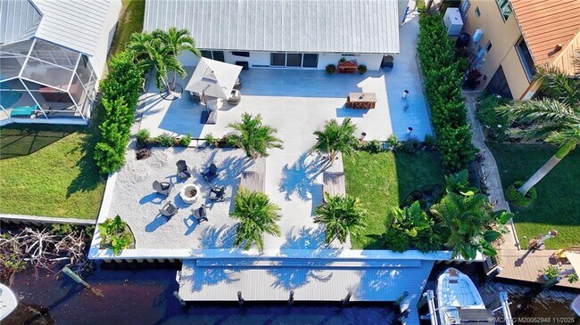 Building Photo - 1425 SW Egret Way