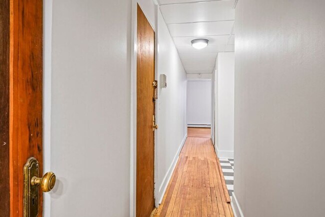 Building Photo - 33 Franklin St