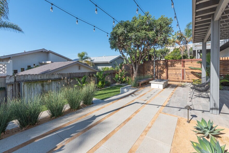 Building Photo - 1560-62 Lorraine Dr