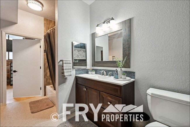 Building Photo - Spacious 1 bedroom Main Floor Condo in RiNo