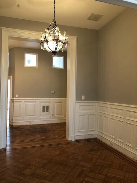 Building Photo - 1226 Saint Paul St