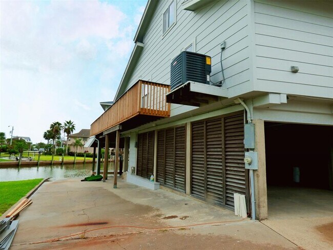 Building Photo - 1027 Short Reach Dr