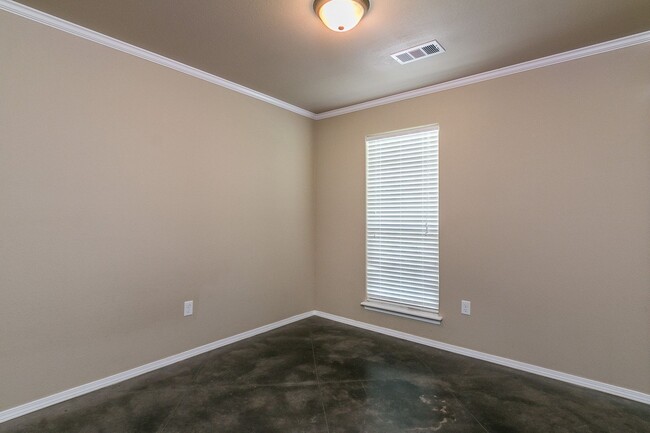 Building Photo - Three bedroom townhome in Tradewinds